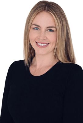 Portrait of Amanda Bure, REALTOR®.